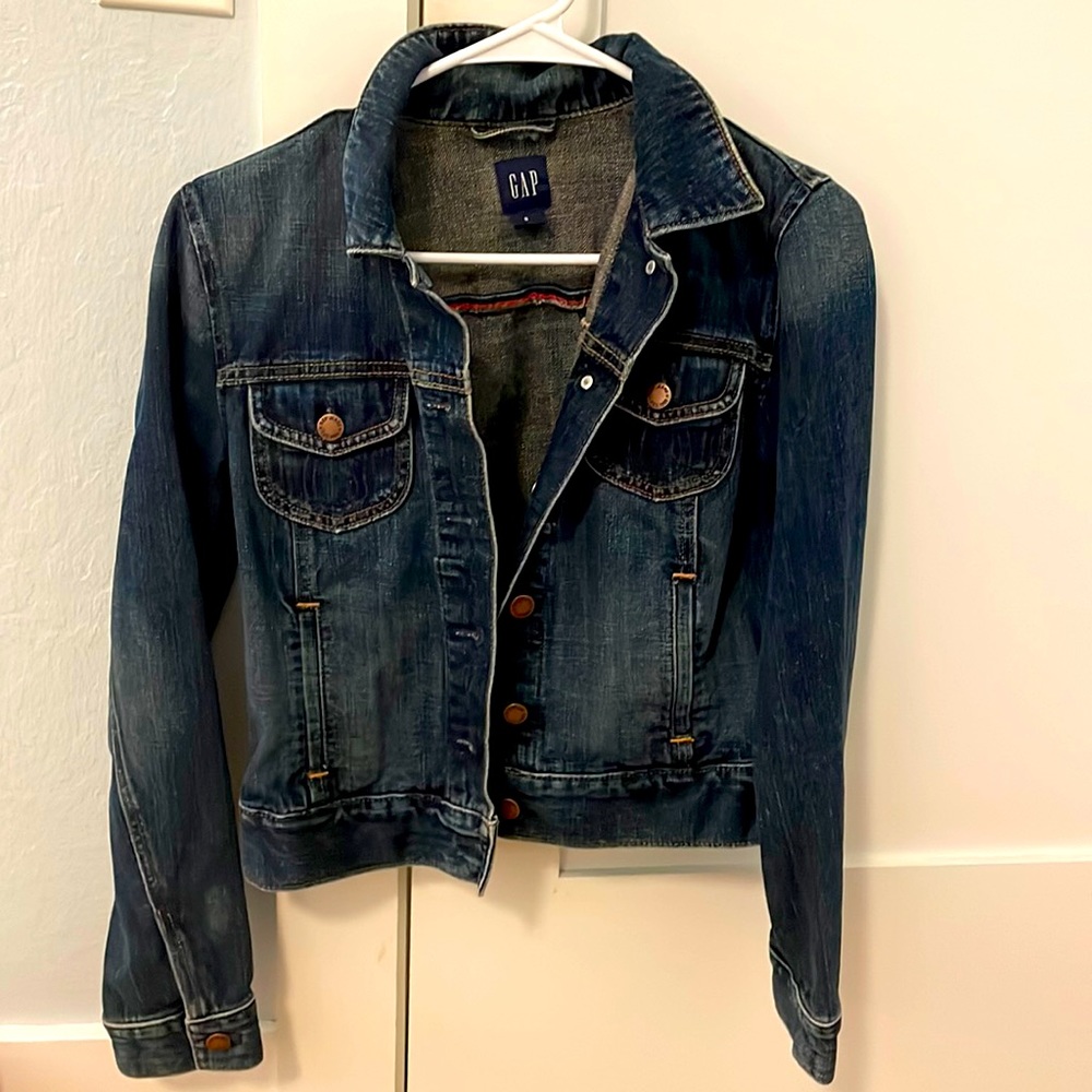 Gap dark blue denim jean jacket, slightly cropped length, size S